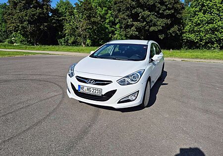 Hyundai i40 i40cw 1.7 CRDiFifa World Cup Edition