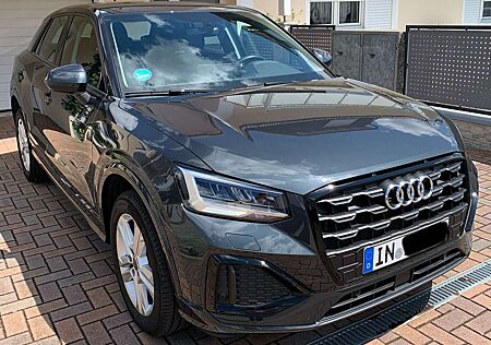 Audi Q2 35 TFSI advanced, AHK, Navi, Manhattangrau