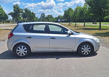 Kia XCeed Ceed SW / cee'd SW 1.4 16V. Kundendienst Scheckheftgepflegt