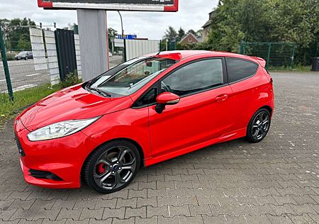 Ford Fiesta 1.6 EcoBoost mit Leder-Sport-Paket ST