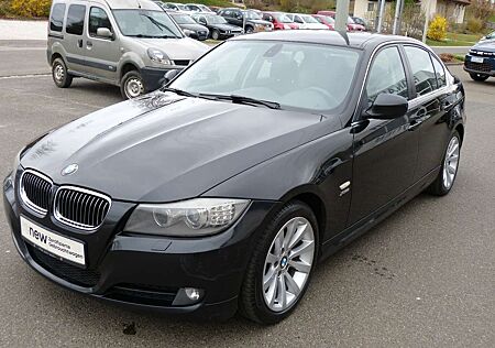 BMW 330d 330 xDrive[NAVI/XENON/PDC/SHZ/AHK]