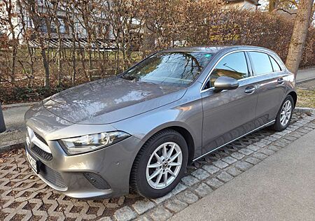 Mercedes-Benz A 180 7G-DCTProgressive