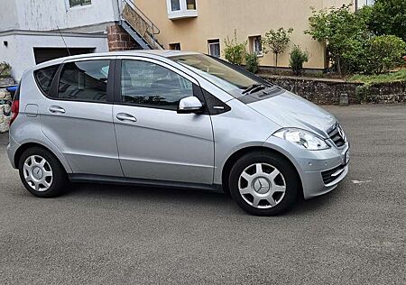 Mercedes-Benz A 160 BlueEFFICIENCY Tüv neu / Parksensor v+h