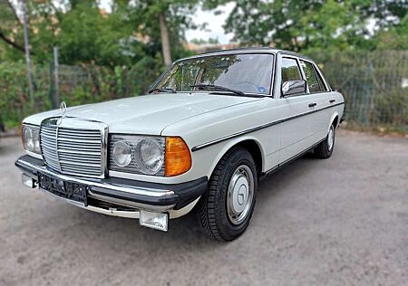 Mercedes-Benz 230