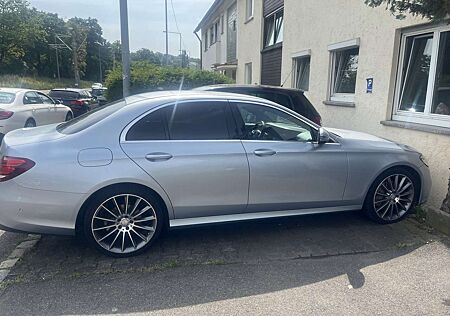Mercedes-Benz E 220 d 9G-TRONICAMG Line Mit ComandOnline TV!!!