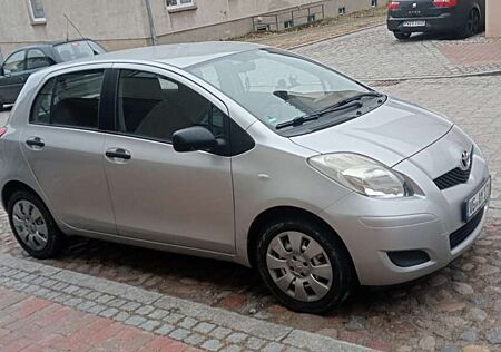 Toyota Yaris 1.0 VVT-i Cool