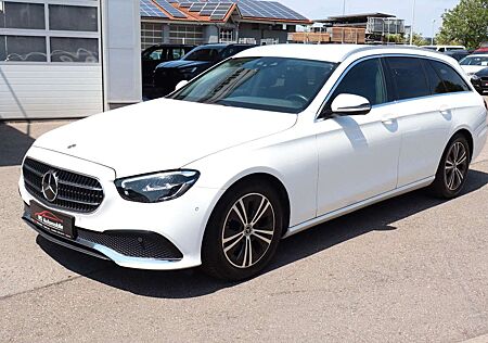 Mercedes-Benz E 220 d T 9G Avantgarde Widescreen_Ambiente_LED