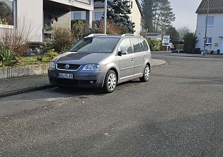 VW Touran Volkswagen 2.0 TDI DPF DSG Highline