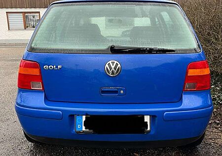 VW Golf Volkswagen 4 in blau