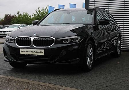 BMW 318 i Touring LiveCockpit
