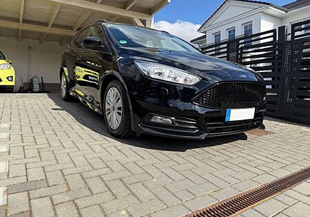 Ford Focus Turnier 1.5 TDCi **ST-Ausstattung**