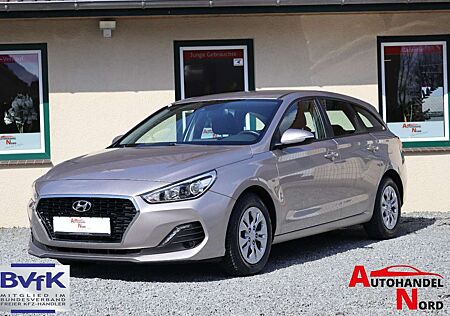 Hyundai i30 1,4 Select Navi/Klima/PDC/Kamera