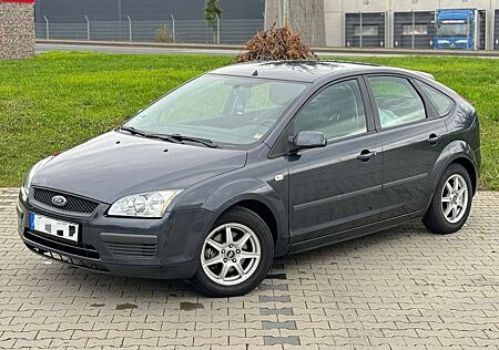 Ford Focus MK2* HU NEU * 86,000 KM * neue Reifen * 1A Zustand