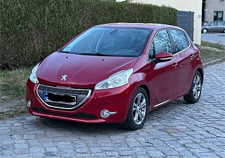 Peugeot 208 Allure 120 PS Top-Zustand