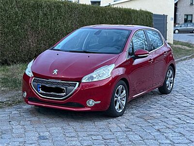 Peugeot 208 Allure 120 PS Top-Zustand