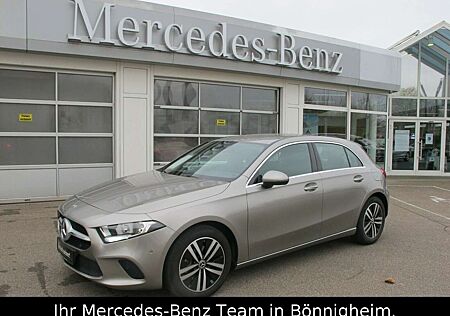 Mercedes-Benz A 200 / MBUX High-End / Ambiente