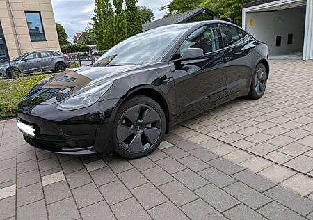 Tesla Model 3 Standard Reichweite Plus Hinterradantrieb