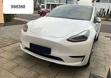 Tesla Model Y Long Range AWD 75 kWh Wärmep. Autopilot3