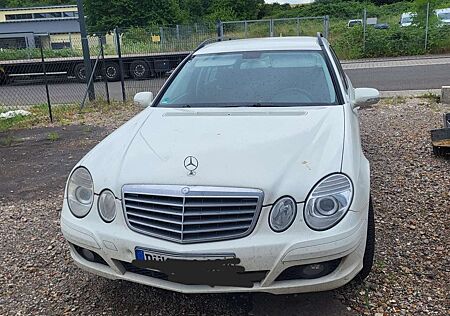 Mercedes-Benz E 200 T Kompressor (211.241)