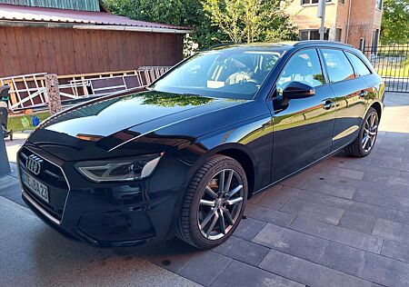 Audi A4 Avant 30 TDI S tronic advanced