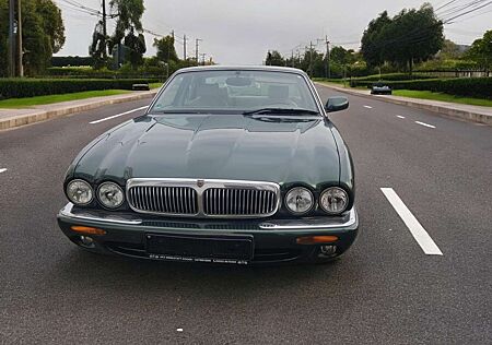 Jaguar XJ8