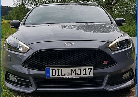 Ford Focus Turnier2.0 EcoBoost ST Leder-Exclusiv-Paket