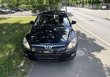 Hyundai i30 1.4 neue TÜV auch erste Hand