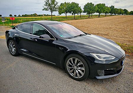 Tesla Model S 90D Allradantrieb