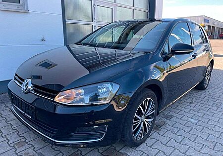VW Golf Volkswagen VII Lim. Allstar 1,2 /AHK/SHZ/NAVI/GARANTIE