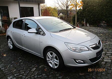 Opel Astra J Lim. Design Edition TÜV,Inspektion Neu