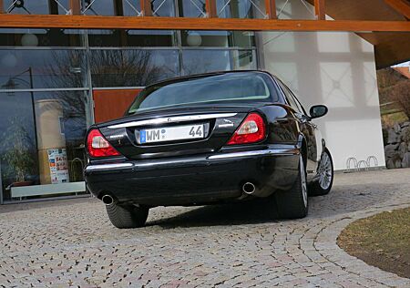Jaguar XJ8 XJ8 4.2 LWD(lang)Executive souv/TÜV: neu 4. 2028