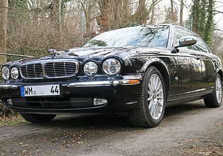 Jaguar XJ8 4.2 LWD(lang) Executive souv/TÜV neu 4. 2028