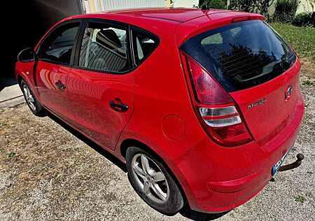 Hyundai i30 1.6 CRDi Classic KLIMA AHK TÜV 03.2027