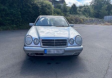 Mercedes-Benz E 200 Elegance