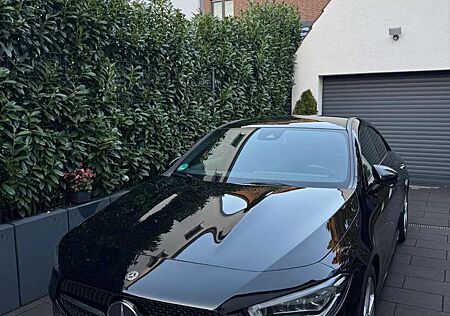 Mercedes-Benz CLA 220 d 8G-DCT AMGLine,MBUX,Pano,Night,Burmester,Keyless