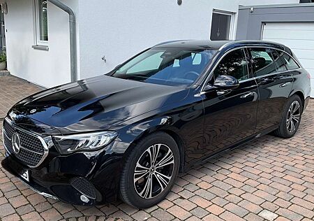 Mercedes-Benz E 220 d T Avantgarde/Distronic/Lenradheizung/18Zoll