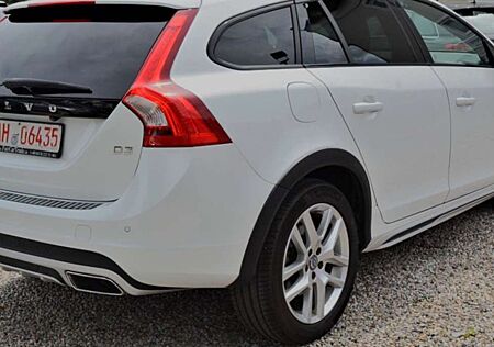 Volvo V60 CC V60 Cross Country Pro D3 Geartronic *Leder*BiXe*Navi*el.Schiebedach*