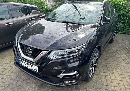 Nissan Qashqai 1.3 DIG-T DCT Akari Leder,Kamera,Navi,Glasdach