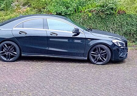 Mercedes-Benz CLA 180 CLA 7G-DCT AMG Line