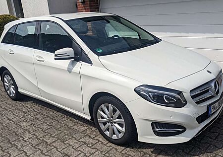 Mercedes-Benz B 180 Klima, Navi, Anhängerkupplung, + Winterriefen
