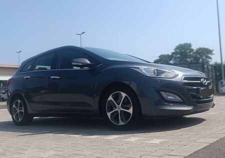 Hyundai i30 blue Kombi 1.6 GDi Style