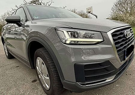 Audi Q2 30 TDI S tronic design Matrix , Leder