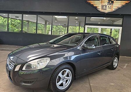 Volvo V60 2.0D Kombi AUTOMATIK Momentum SSD/BT/AHK