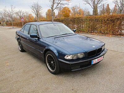 BMW 740 E38    740i
