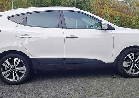 Hyundai ix35 / voll Scheckheft / 8 x AluReifen /wunderschön
