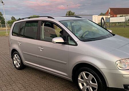 VW Touran Volkswagen 2.0 TDI DPF DSG Highline