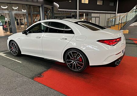 Mercedes-Benz CLA 35 AMG 4Matic Speedshift 7G-DCT