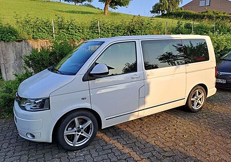 VW T5 Multivan Volkswagen mit neuem Motor!