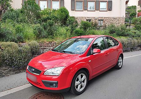 Ford Focus 1.6 Sport mit neue TÜV/Service