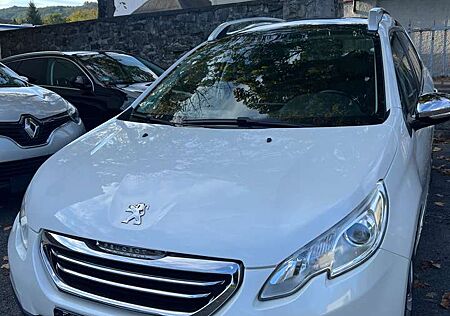 Peugeot 2008 Allure-Panorama-Navi-1 Hand-TOP!!
